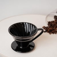 قمع تقطير القهوة V60 من السيراميك لون أسود