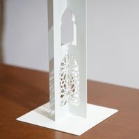 ستاند ديكور بتصميم مئذنة رمضانية بلون أبيض – 13*13...