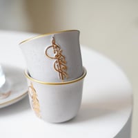 طقم أكواب شاي وفناجين قهوة بلون رمادي فاتح وذهبي –...