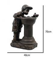 نافورة بتصميم ولد صغير يلعب بلماء مع العصافير لون...