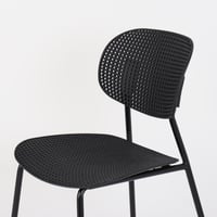 كرسي بلاستك مقوى بقواعد حديد لون أسود مقاس 46x80 س...