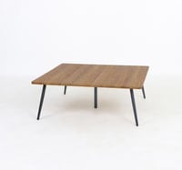 طاولة جانبيه أنيقة بتصميم عصري – لمسة راقية لون رم...