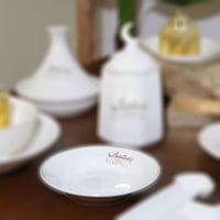 صحن تقديم سيراميك غويط بتصميم مميز بعبارة (رمضان)...