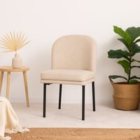 كرسي أنيق ومريح بتصميم مميز لون بيج