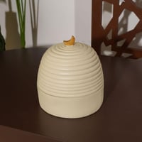 صحن تقديم ريزين بغطاء بتصميم مضلع لون بيج مقاس 14...