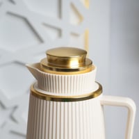 ترمس ضيافة بلون سكري وغطاء ذهبي – 1 لتر