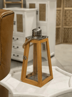 فانوس خشب وحديد بتصميم عصري وحبل حمل