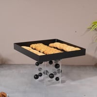 ستاند تقديم حديد بقاعدة اكريلك مقاس 20x25x25 سم