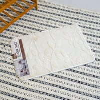 دعاسة حمام بتصميم راقي باللون الابيض