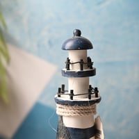 تحفة شكل منارة بطراز بحري لون أبيض وأزرق مقاس 27 س...