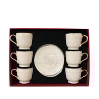 فنجان قهوة تركي مع صحون بنقوشات مميزة لون بيج