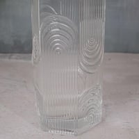 فازة زجاج بتصميم ديكوري أنيق لون شفاف مقاس 23 سم