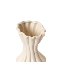 فازة فخار بتصميم غاية الرقي باللون البيج مقاس 34 س...