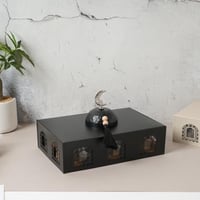 صينية تقديم الحلوى معدن بتصميم تراثي باللون الأسود