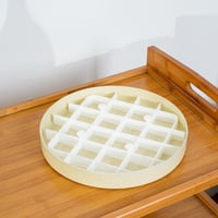 صينية بسبوسة معدن مع قطاعة دائرية باللون البيج مقا...