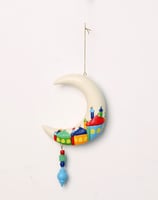 تعليقة على شكل هلال أبيض ورسومات ملونة - ارتفاع 30...