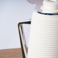 ترمس حراري باللون العاجي، سعة مناسبة للاستخدام الي...