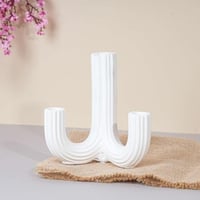 شمعدان ثلاثي بتصميم عصري باللون الابيض مقاس 15x17...