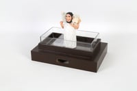 صينية تقديم الحلوي مربعة شكل حاج يحمل خروف لون بني...