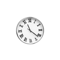 ساعة حائط بتصميم أرقام لاتينية بإطار فضي باللون ال...
