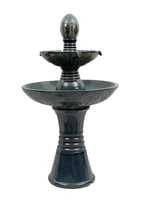 نافورة مياة بمستويين لتدفق المياه باللون الاخضر ال...