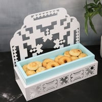 علبة معدن لتقديم الحلوى بتصميم تراثي باللون الابيض...