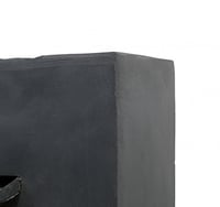 نافورة بتصميم عصري علي شكل شلال للمياه باللون الرم...