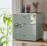 ثلاجة ميني بار جي في سي برو سعة 48 لتر لون اخضر فا...