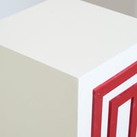 ستاندات عرض خشب باللون الابيض و الاحمر - 3 حبة