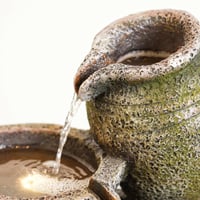 نافورة مياة بتصميم دلو لون بني مقاس 85x38x37 سم