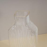 فازة زجاج بتصميم مضلع لون شفاف مقاس 13x30 سم