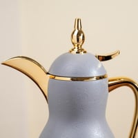 ترمس بتصميم مميز باللون الرمادي والذهبي - 0.35 لتر