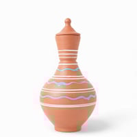 فخار ماء بنقش أبيض وأزرق – تصميم فخار تراثي يحافظ...