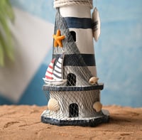 تحفة شكل منارة بطراز بحري لون أبيض وأزرق مقاس 27 س...