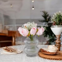 فازة زجاج بتصميم دائري مضلع لون شفاف مقاس 21 سم