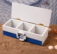 علبة بطراز بحري لون أبيض وأزرق مقاس 17x7 سم