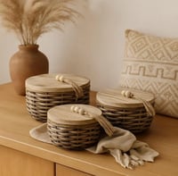 طقم علب راتان صناعي بغطاء خشب