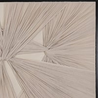 لوحة كانفس قماشية بتصميم تجريدي مع اطار خشبي أسود...