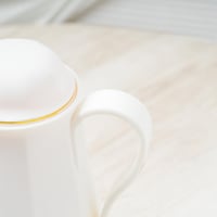 ترمس بتصميم مميز باللون الابيض - 1 لتر