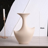فازة سيراميك بتصميم عصري باللون البيج مقاس 32 سم