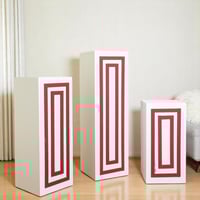 ستاندات عرض خشب باللون الابيض و الاحمر - 3 حبة