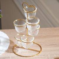 ستاند ذهبي بتصميم راقي مع فناجين زجاج