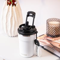 كوب حراري ابيض بتصميم أنيق يحافظ على حرارة مشروبات...