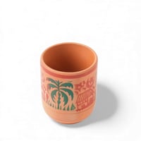 كاسة فخار برسمة نخلة وبيت – لمسة تراثية تعكس جمال...