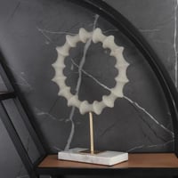 تحفة ديكورية بتصميم مودرن لون بيج وذهبي مقاس 16x33...