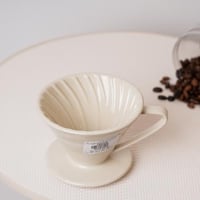 قمع تقطير القهوة V60 من السيراميك لون أبيض