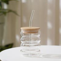 مج زجاج مع ماصة بتصميم مموج لون شفاف مقاس 19 سم