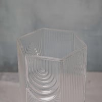 فازة زجاج بتصميم ديكوري أنيق لون شفاف مقاس 23 سم