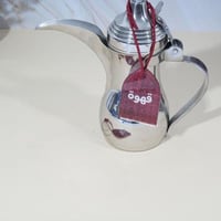 تعليقة ترمس اكريلك بعبارة (قهوة) لون احمر- رمضان 2...