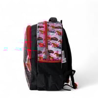 شنطة ظهر مدرسية مع مقلمة بتصميم سيارة لون اسود واح...